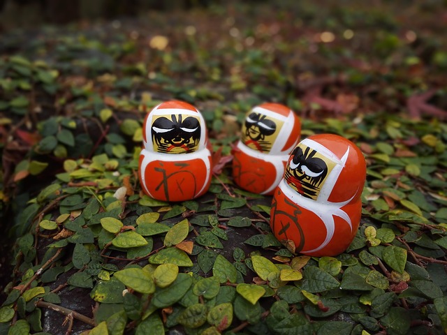 ตุ๊กตาดะรุมะ (Daruma Dolls)