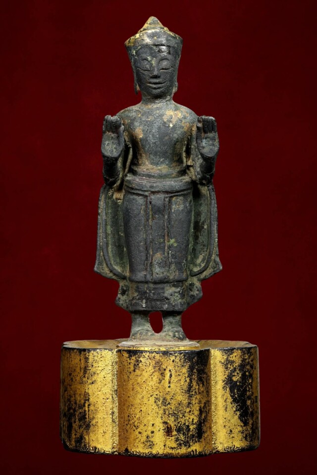 พระพุทธรูปศิลปะลพบุรี ปางห้ามสมุทร