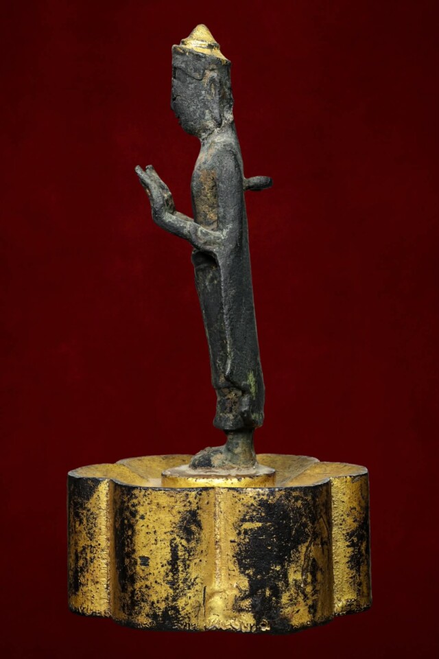 พระพุทธรูปศิลปะลพบุรี ปางห้ามสมุทร